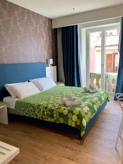 Alex Charme Central Apartments - Corso Umberto Таормина Экстерьер фото